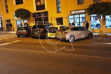 Un conductor ebrio causa un accidente en El Calero Alto que daña a cinco vehículos (Foto TA)